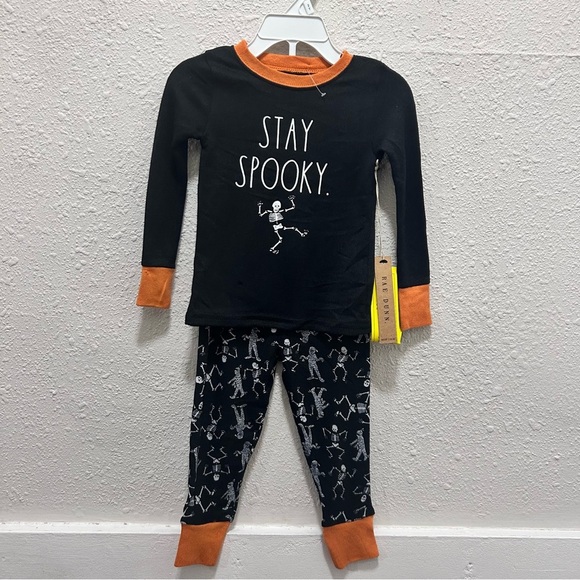 Rae Dunn Boys Halloween "Stay Spooky" Pajama Set NWT 2T FLAWED - Picture 1 of 6
